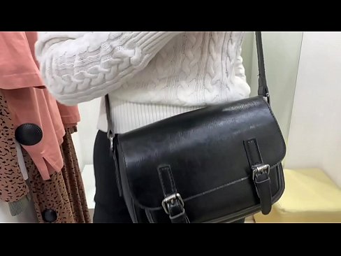 ❤️ Masturbasyona giştî ya keçika ciwan FeralBerry bi dilopek li jûreya fitarê ❤❌ Vîdyoyê seksî li porno ku.https-tubsexer.ru ❌❤