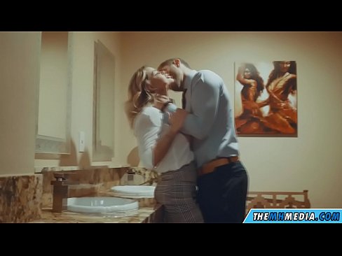 ❤️ Gava ku blondeyek busty we di nav hewşek gelemperî de dixapîne ❤❌ Vîdyoyê seksî li porno ku.https-tubsexer.ru ❌❤